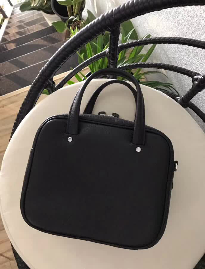 BALENCIAG巴黎世家 18新款枕頭包 可手提肩背  BL1819